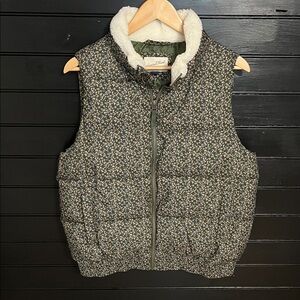 Universal Threads Puffer Vest